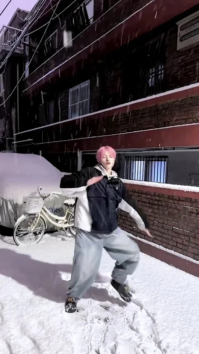 Behind-the-scenes cut of n.SSign