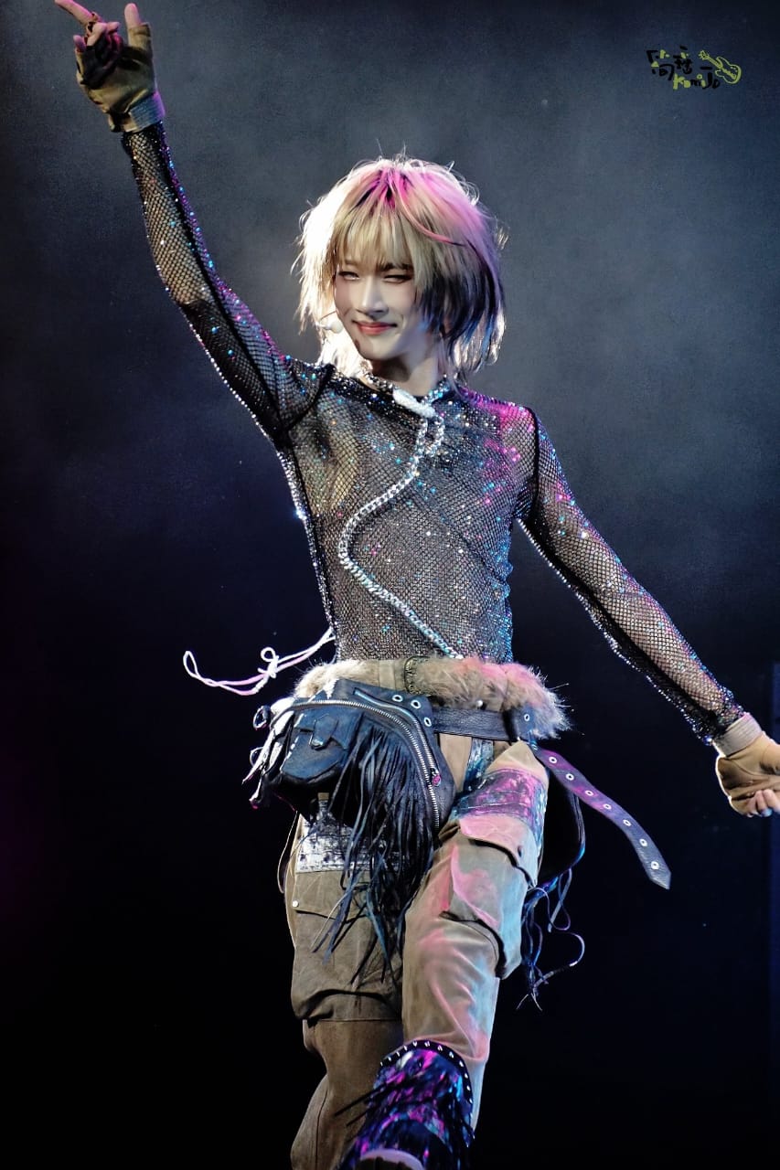 A moment captured by Hu Yetao (NexT1DE)'s fan