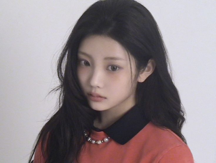Recent activity shot of Wonhee (ILLIT)