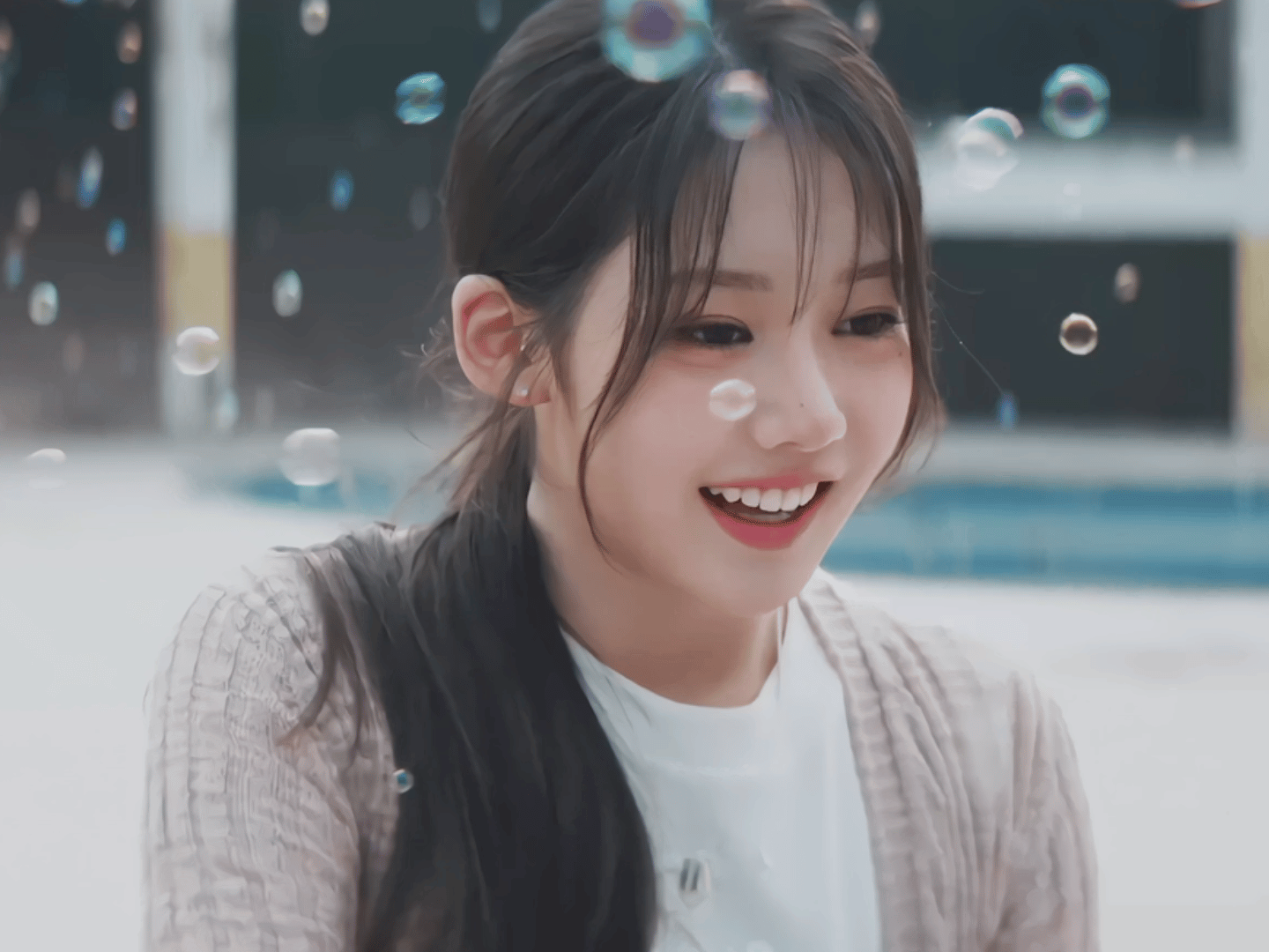 Behind-the-scenes cut of Rora (BABYMONSTER)