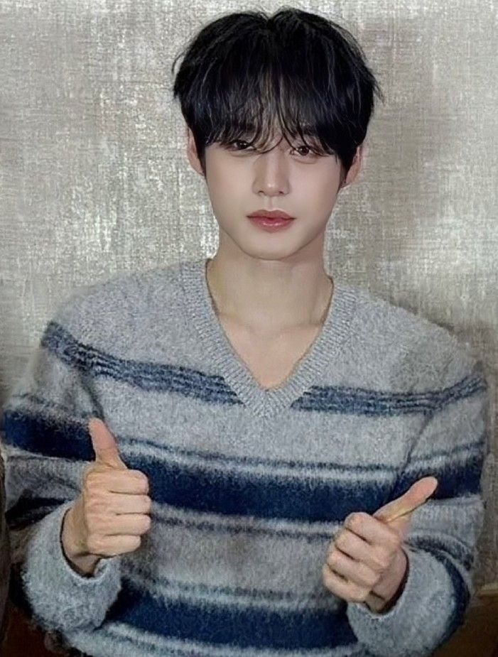 Recent activity shot of Kim Jiwoong (ZEROBASEONE)