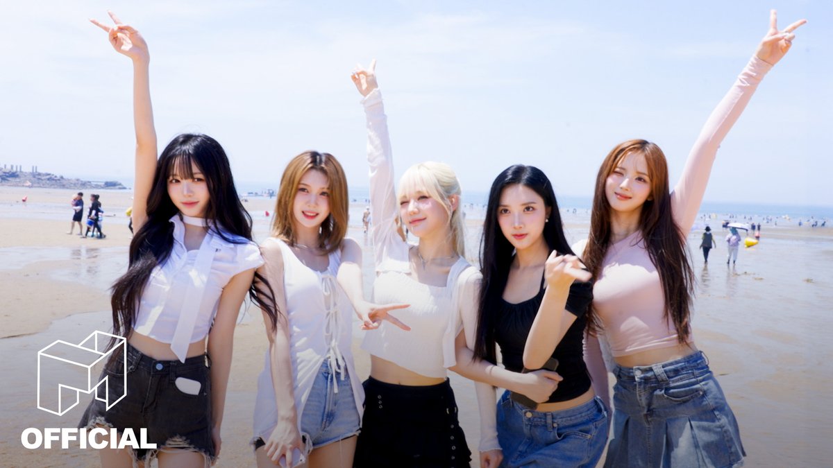 Behind-the-scenes cut of tripleS