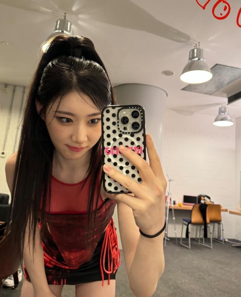 Behind-the-scenes cut of Chaeryeong (ITZY)