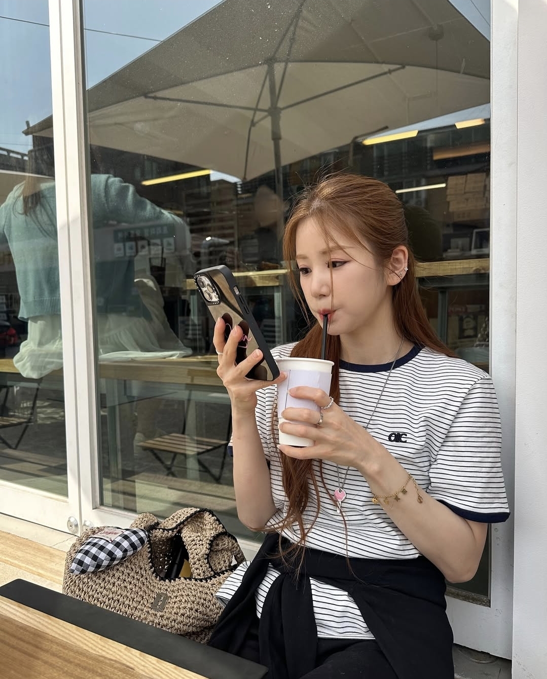 Behind-the-scenes cut of Park Chorong (Apink)