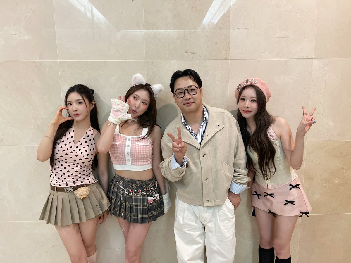Behind-the-scenes cut of BBGIRLS
