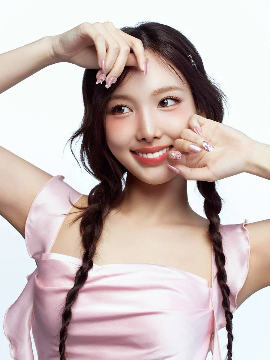 Behind-the-scenes cut of Nayeon (TWICE)