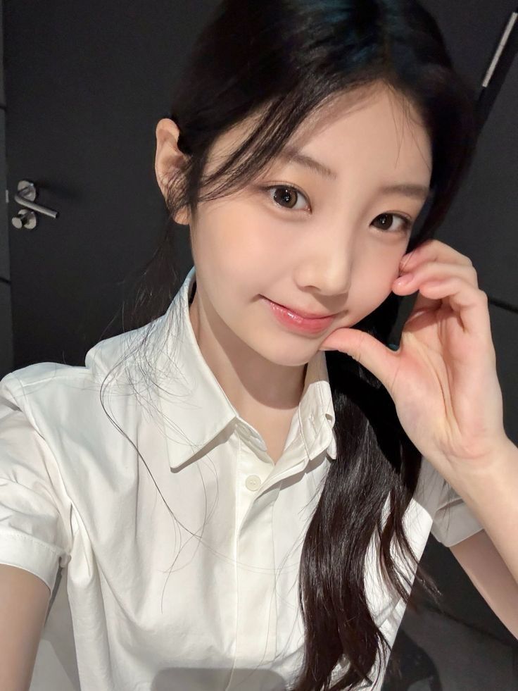 Recent activity shot of Wonhee (ILLIT)