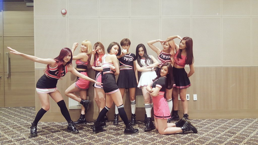 Trending idol content in the community