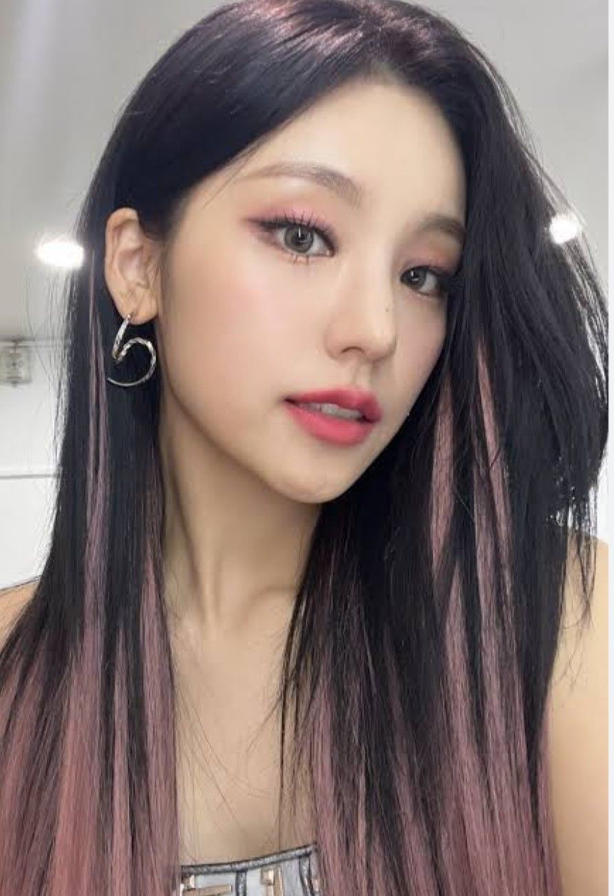Behind-the-scenes cut of Yeji (ITZY)