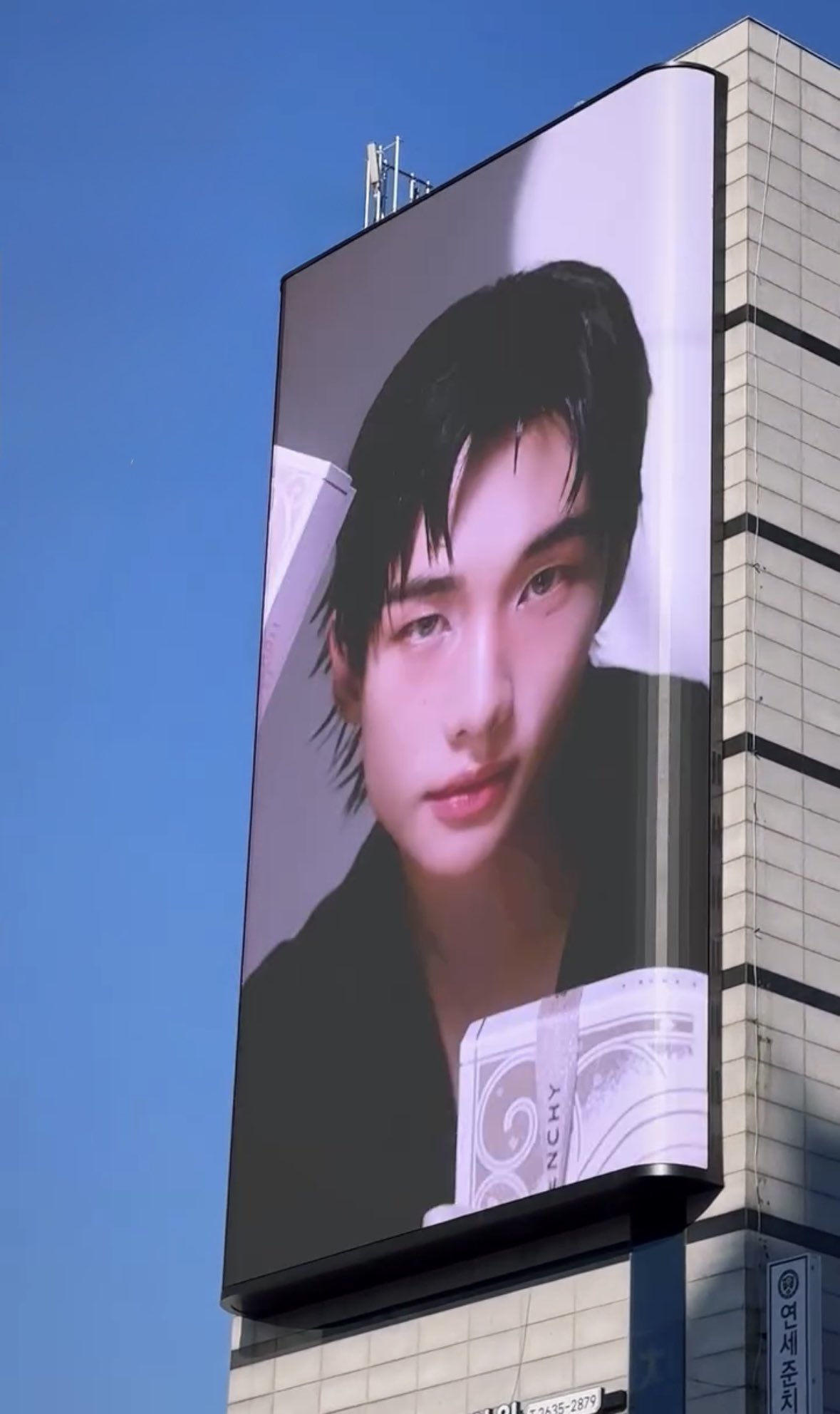 Fan-made special wallpaper for Hyunjin (Stray Kids)