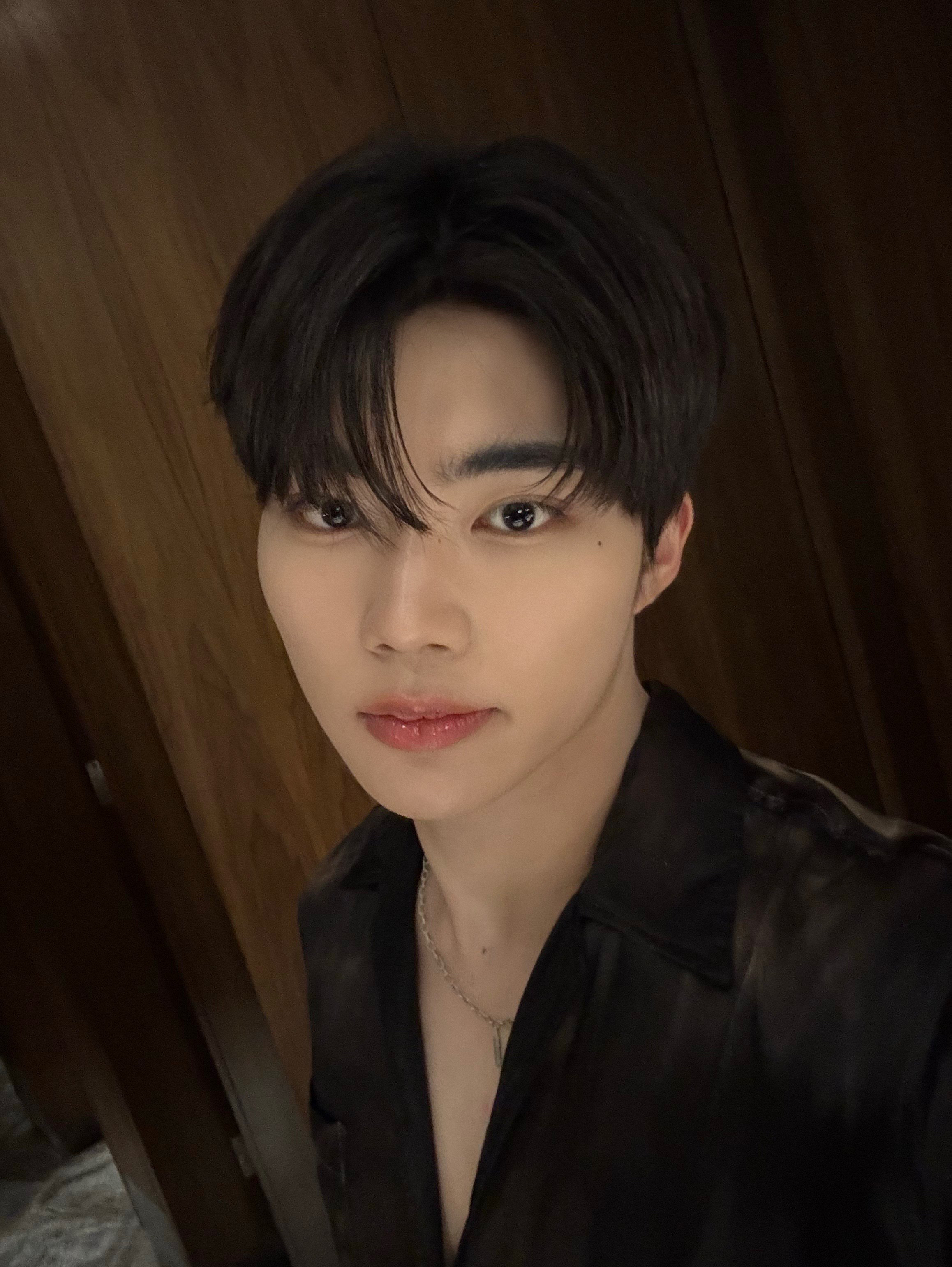 Behind-the-scenes cut of Park Gunwook (ZEROBASEONE)