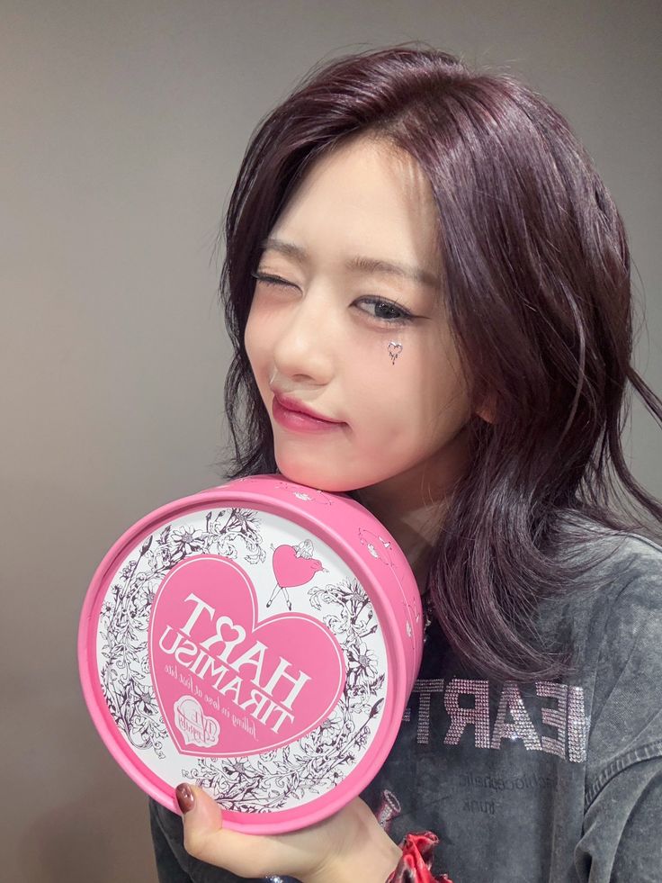 Behind-the-scenes cut of An Yujin (IVE)