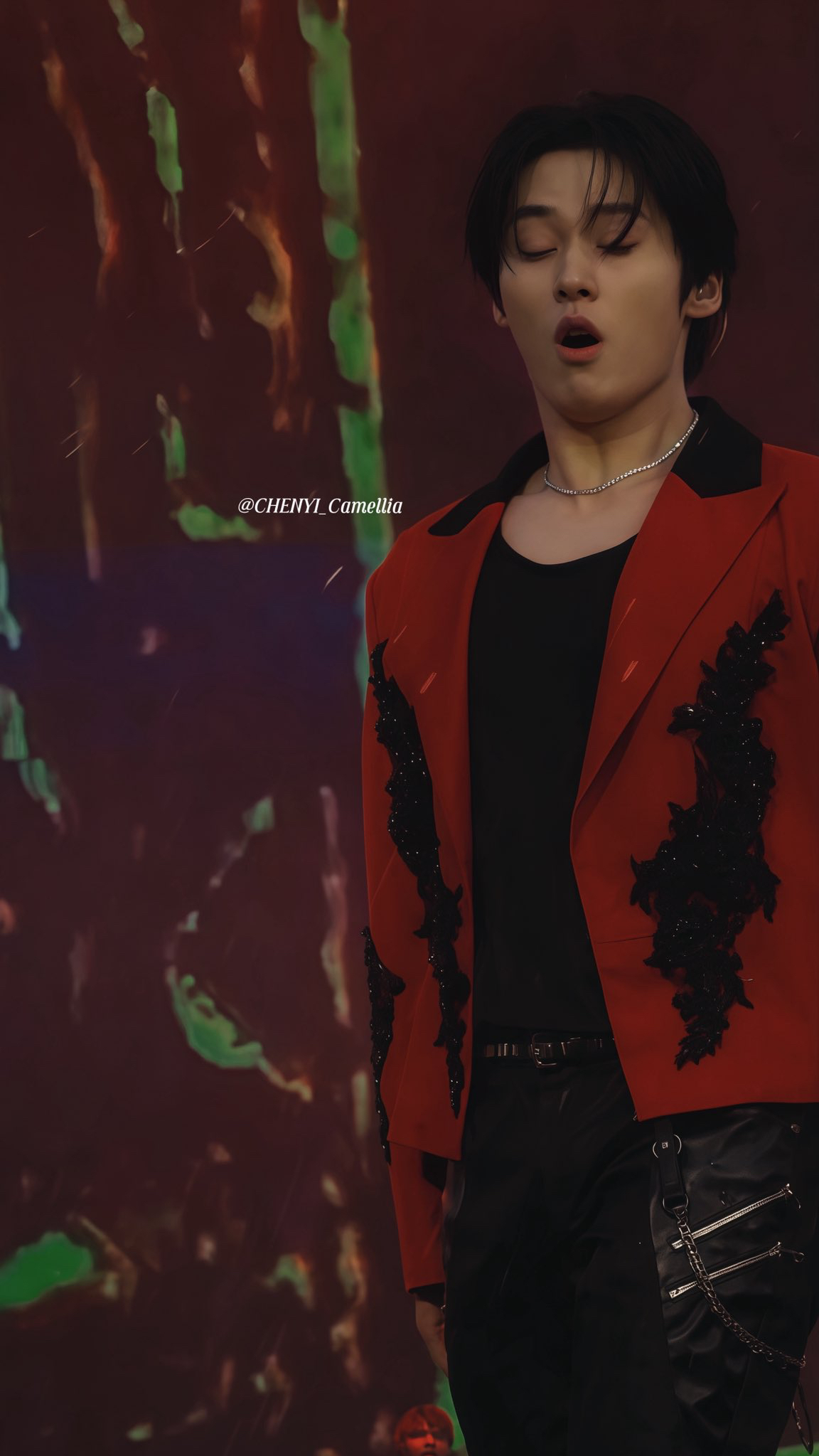 Fandom-recommended wallpaper image of Lee Know (Stray Kids)