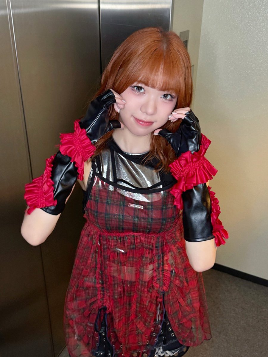 A moment captured by ME:I's fan