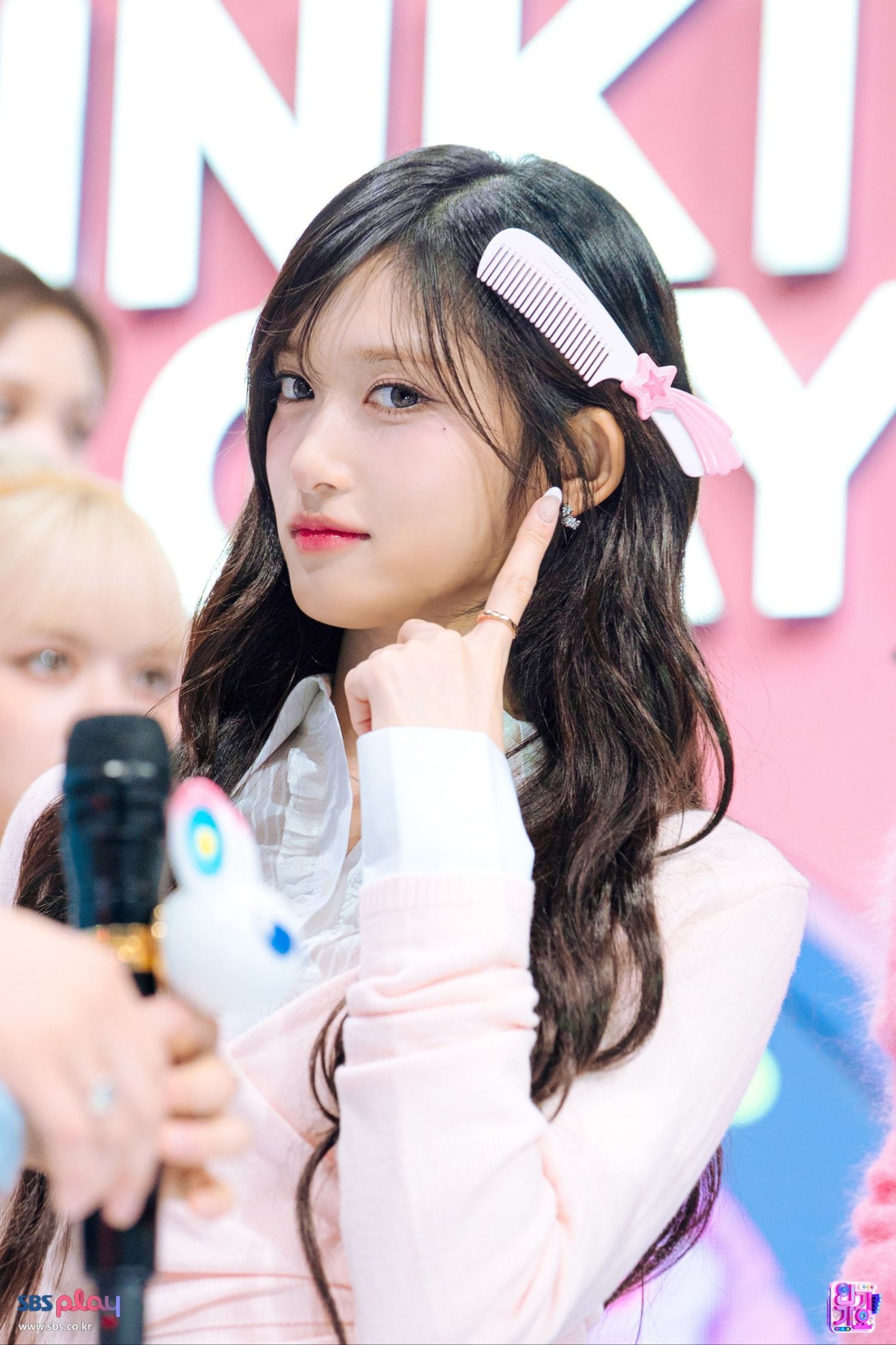 Recent activity shot of Leeseo (IVE)