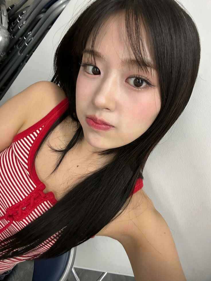 Recent activity shot of An Yujin (IVE)