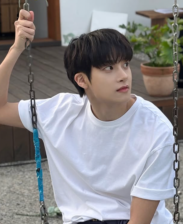 Behind-the-scenes cut of Junmin (Xikers)