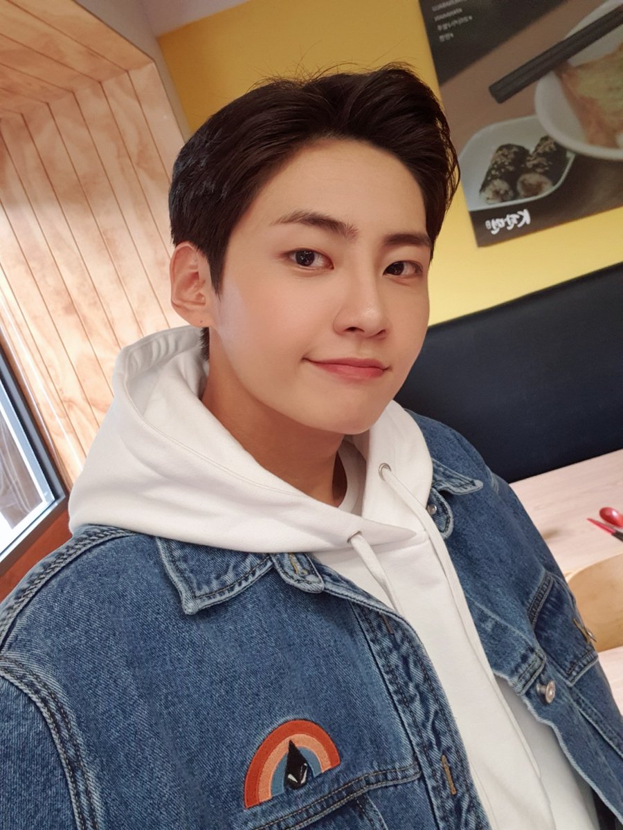Behind-the-scenes cut of Lee Jinhyuk