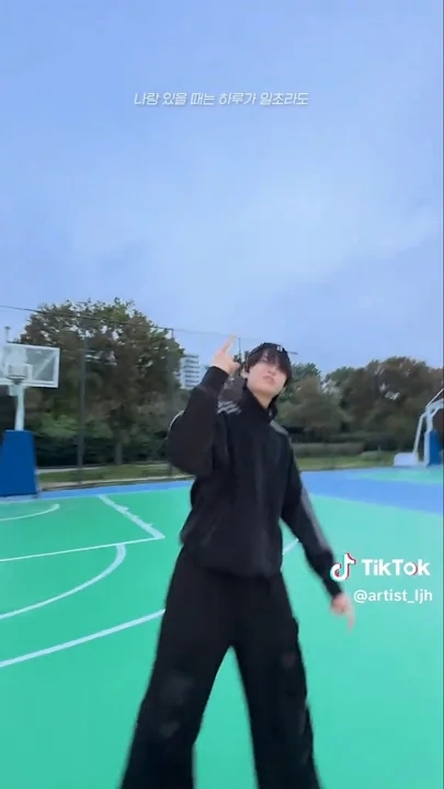 Behind-the-scenes cut of Lee Jinhyuk