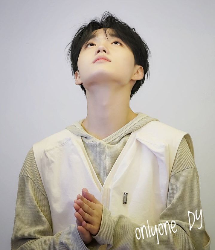 Latest photo of Doyoung (TREASURE)