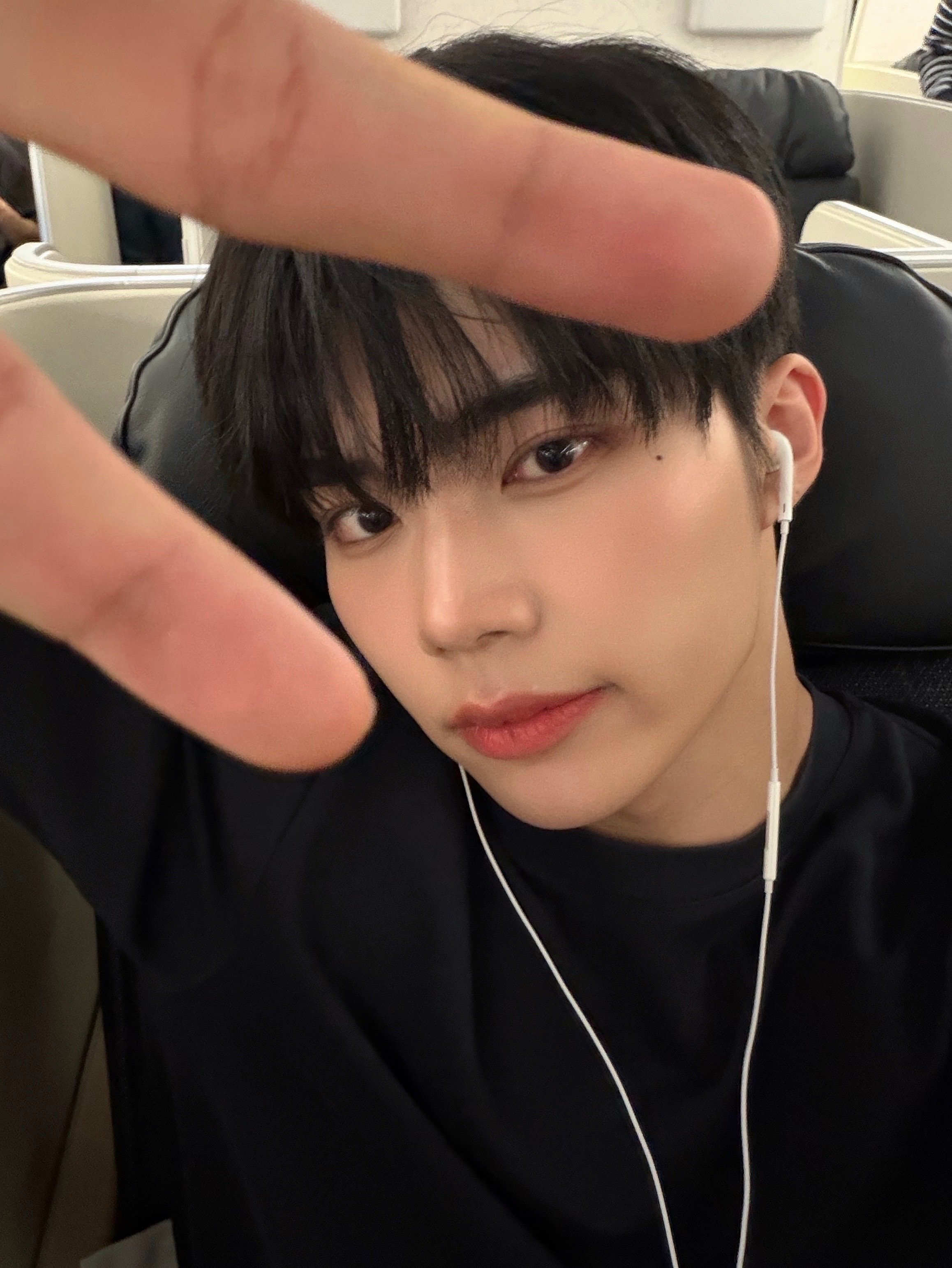 A moment captured by Park Gunwook (ZEROBASEONE)'s fan