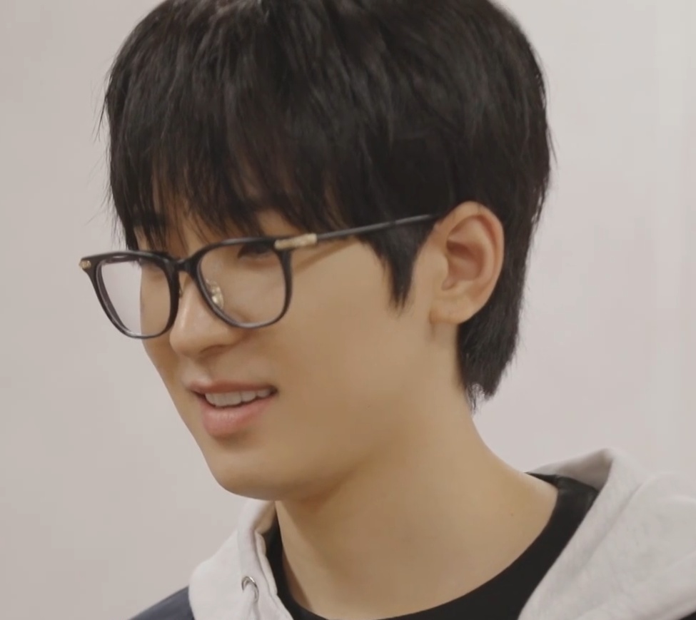 圆佑 (SEVENTEEN)的最新照片