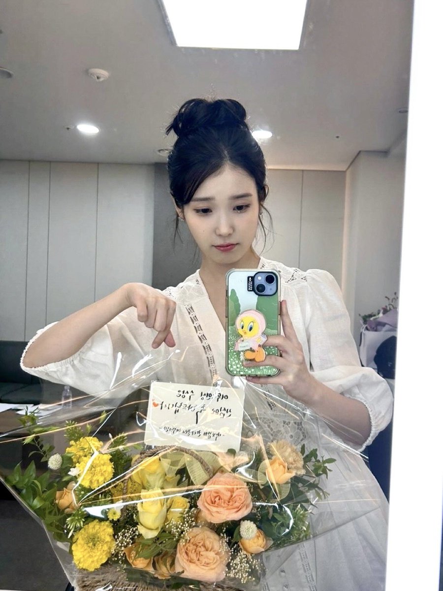 Foto aktivitas terbaru IU