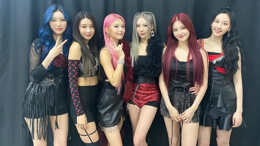 Behind-the-scenes cut of MOMOLAND