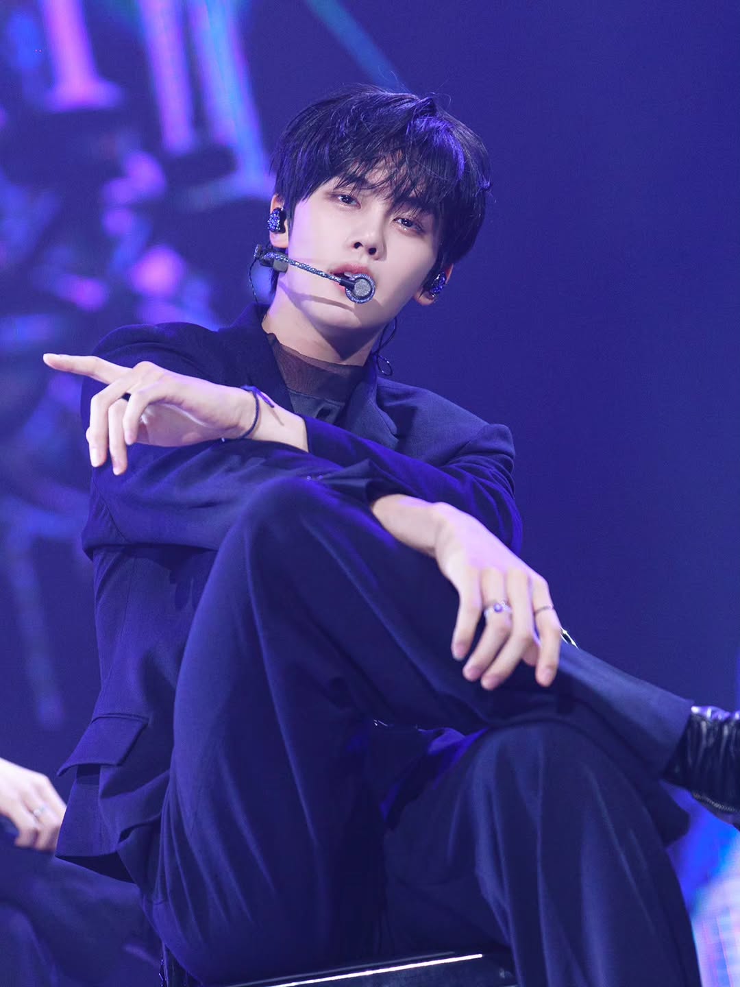 A moment captured by Kim Gyuvin (ZEROBASEONE)'s fan