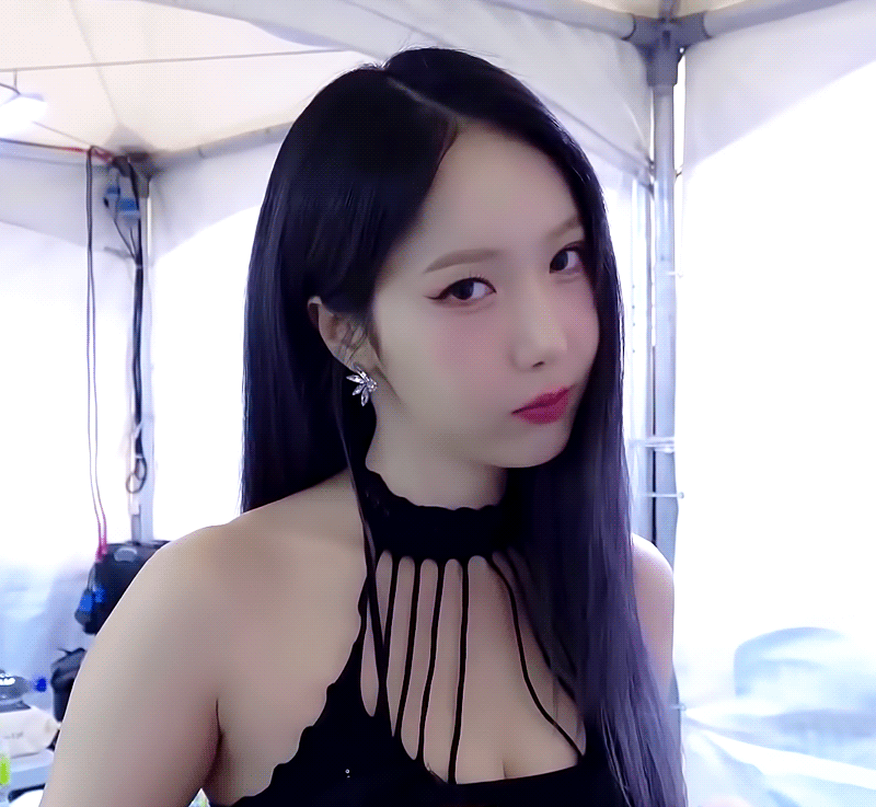 Recent activity shot of SinB (GFRIEND, VIVIZ)