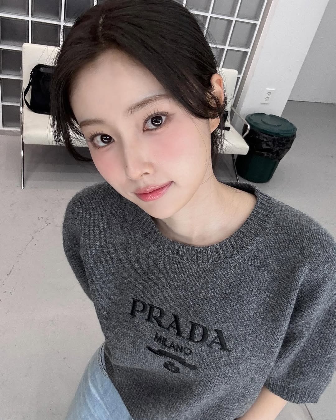 Behind-the-scenes cut of Kang Hyewon