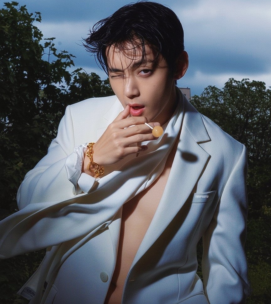 Latest photo of V (BTS)