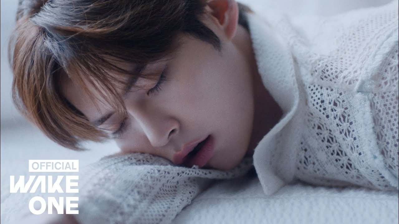 Behind-the-scenes cut of Sung Hanbin (ZEROBASEONE)