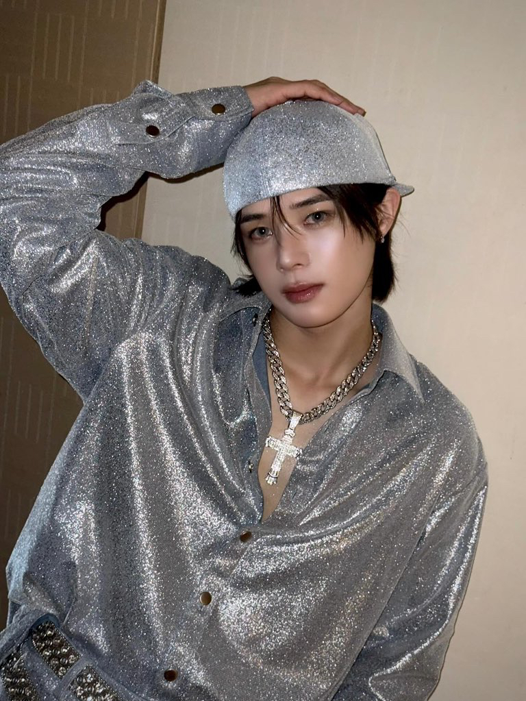 Behind-the-scenes cut of K (&TEAM)