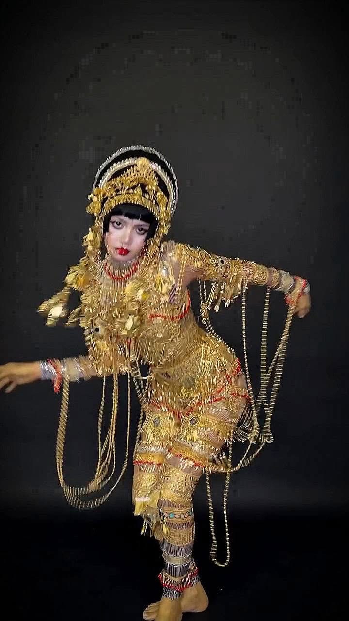 Fandom-recommended wallpaper image of Lisa (BLACKPINK)