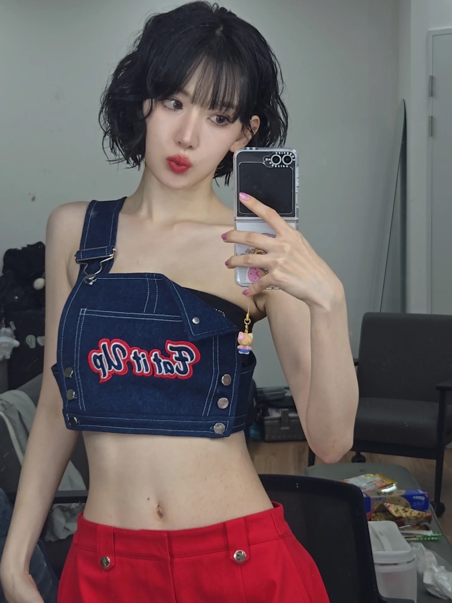 Behind-the-scenes cut of Sakura (LE SSERAFIM)