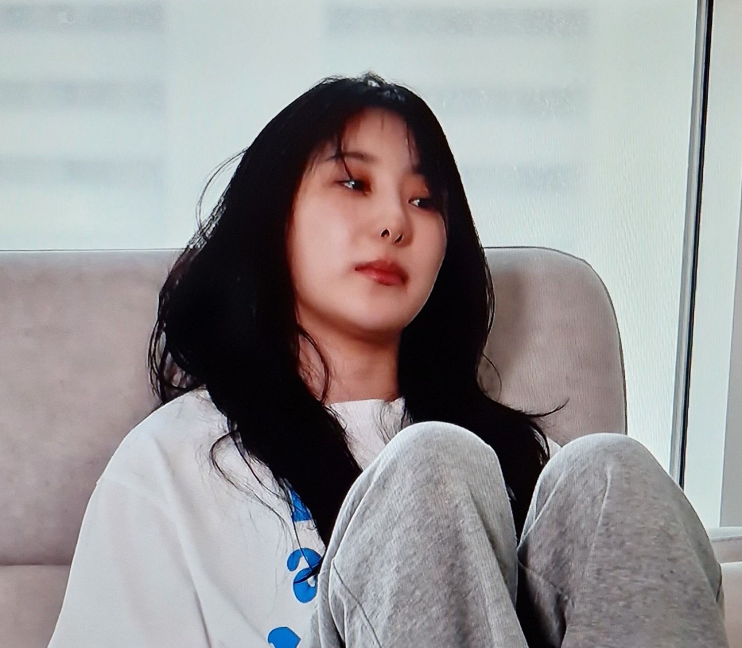 A moment captured by Lee Chaeyeon's fan