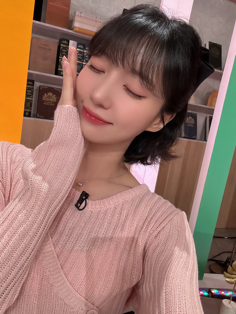 Behind-the-scenes cut of OH MY GIRL