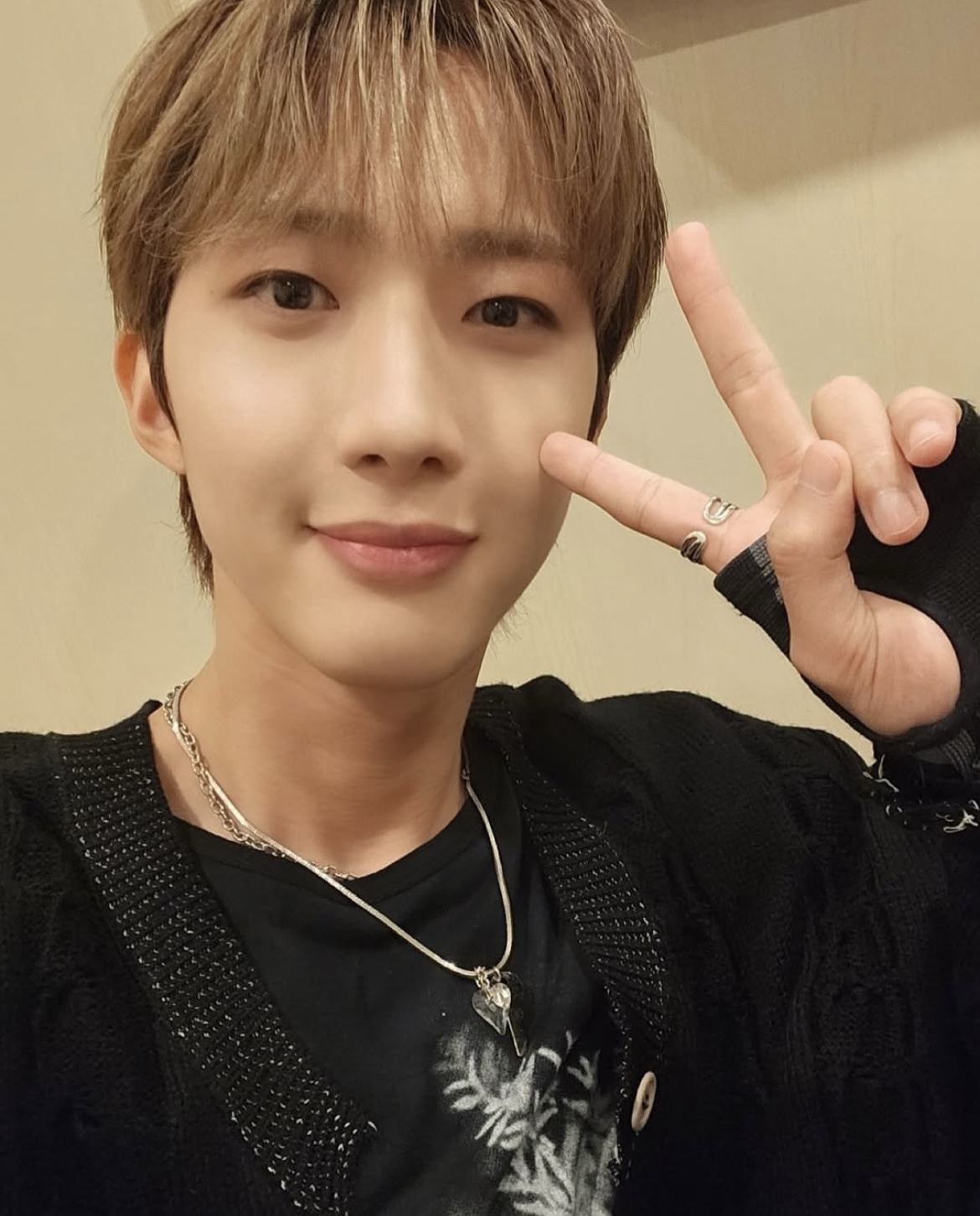 Momen yang diabadikan oleh penggemar Hui (PENTAGON)