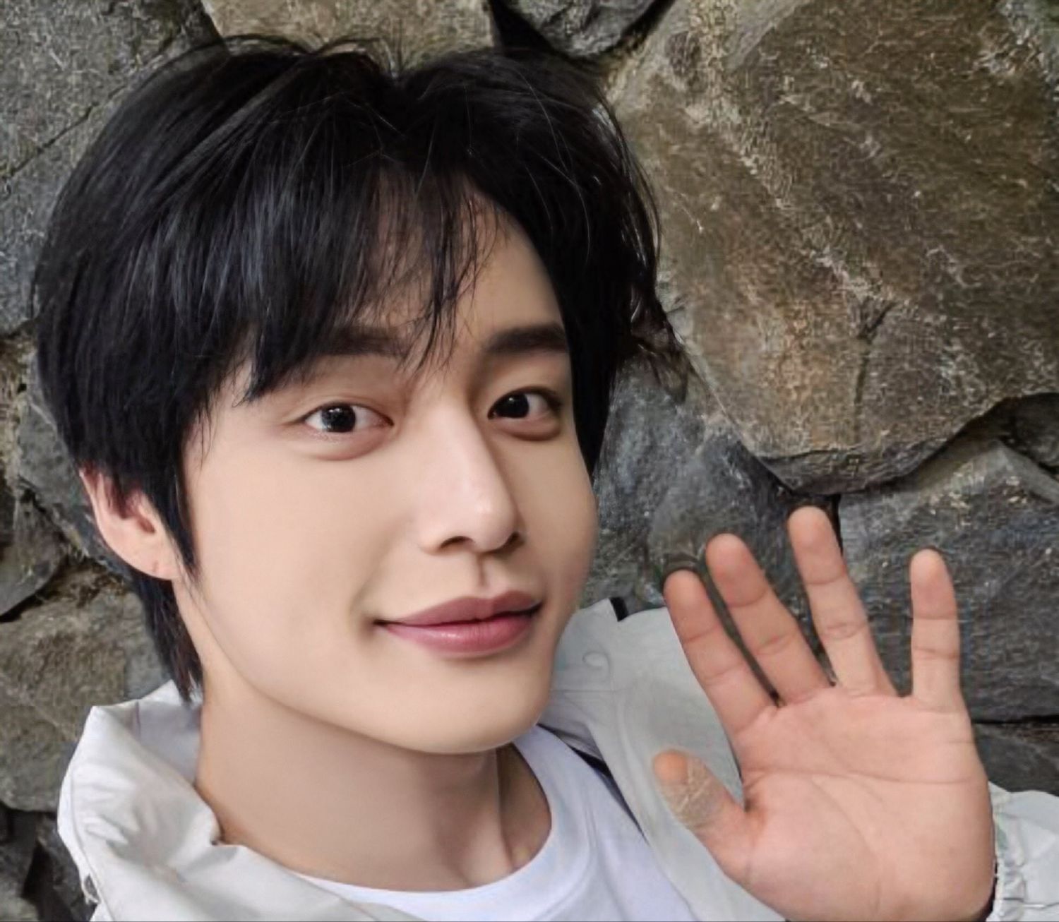 K-pop star post gaining attention now