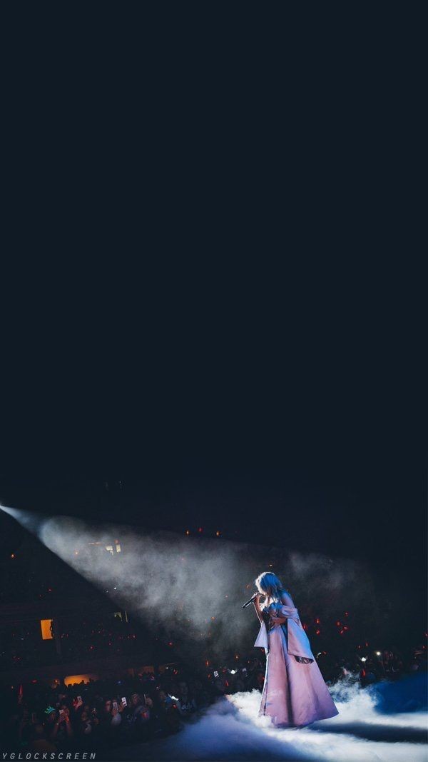 Today's most popular wallpaper in the CL (2NE1) community