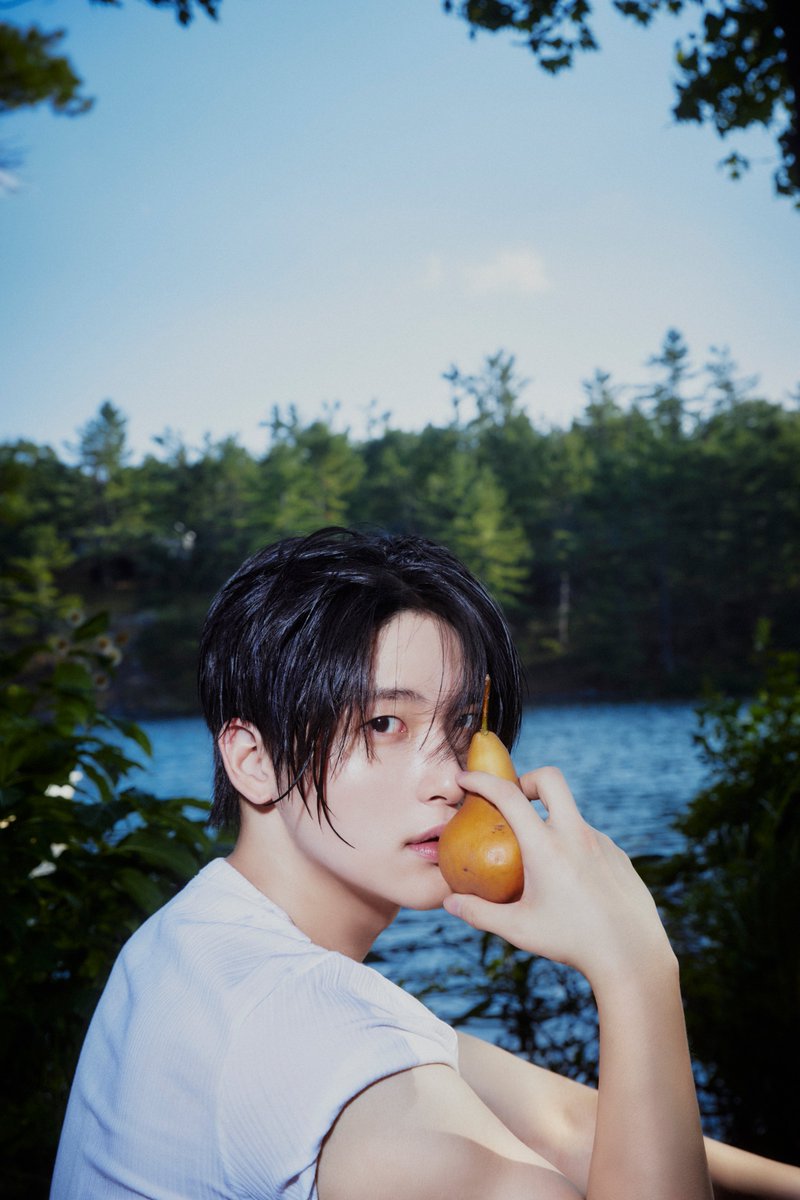 A moment captured by CRAVITY's fan