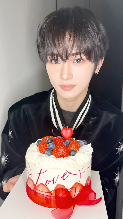 A heartfelt wallpaper shared by Zhou Anxin (ALPHA DRIVE ONE)'s fans