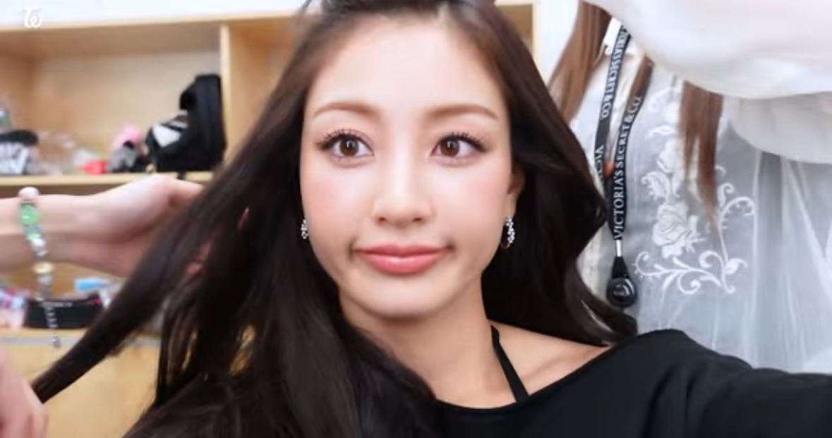 Latest photo of Jihyo (TWICE)