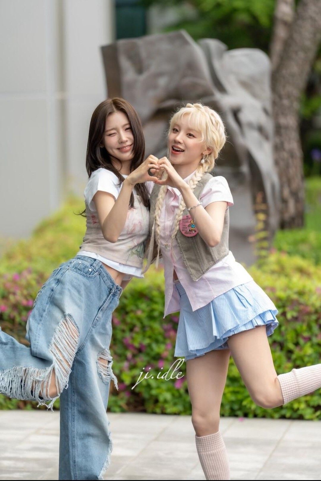 Behind-the-scenes cut of i-dle