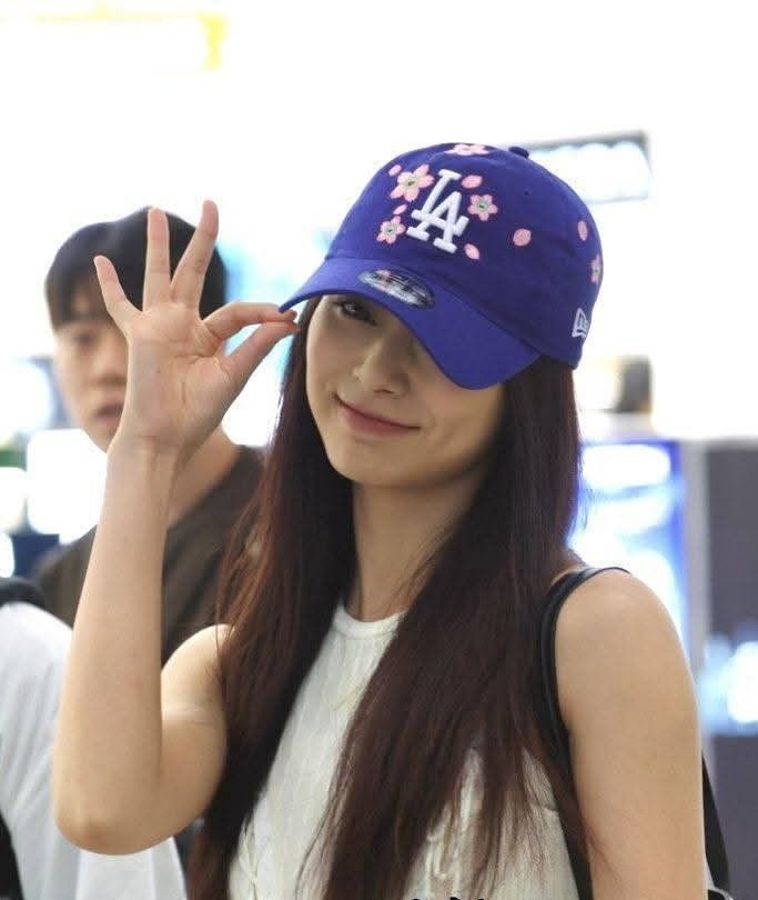 Foto aktivitas terbaru Tzuyu (TWICE)