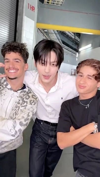 Potret di balik layar TOMORROW X TOGETHER