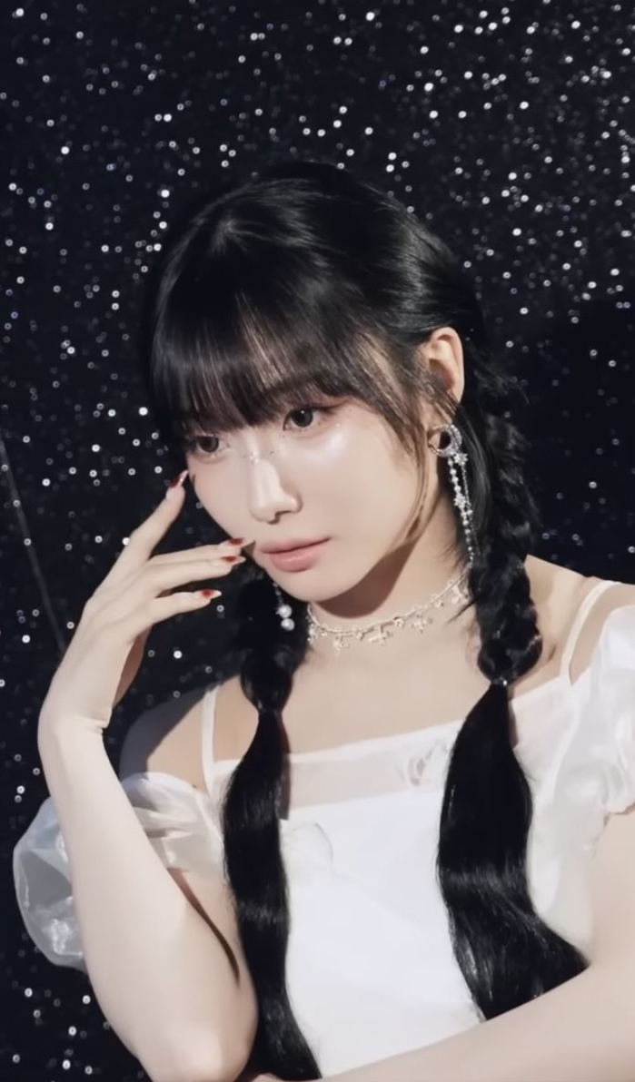 Recent activity shot of Seo Youngeun (Kep1er)