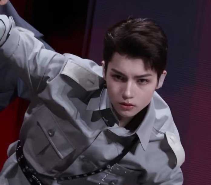 A moment captured by Charlie (SMTR25)'s fan