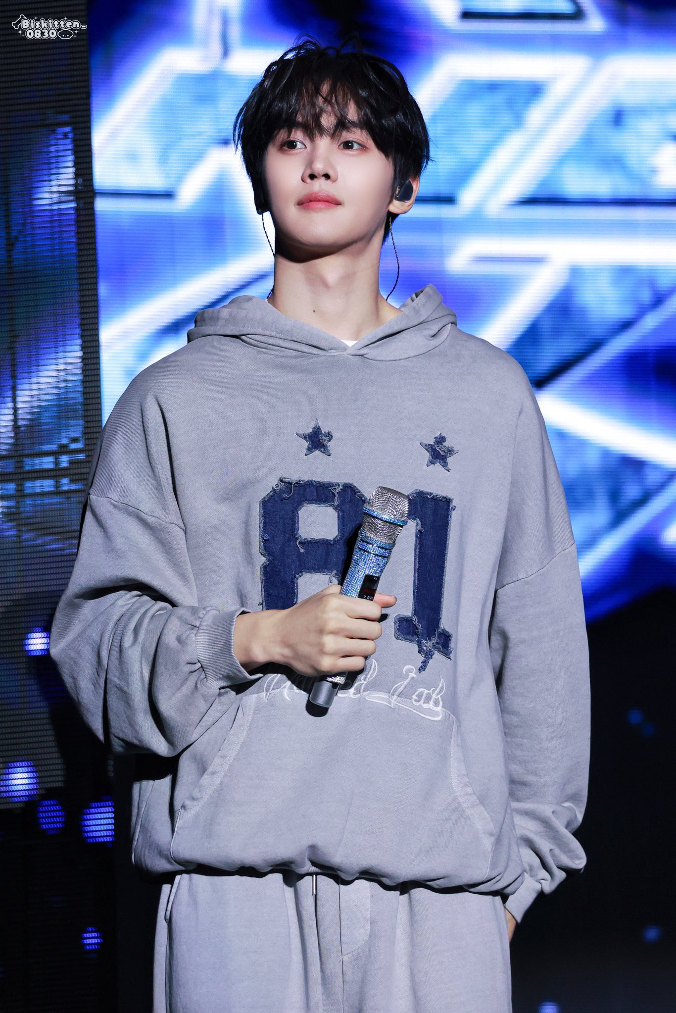 Behind-the-scenes cut of Kim Gyuvin (ZEROBASEONE)